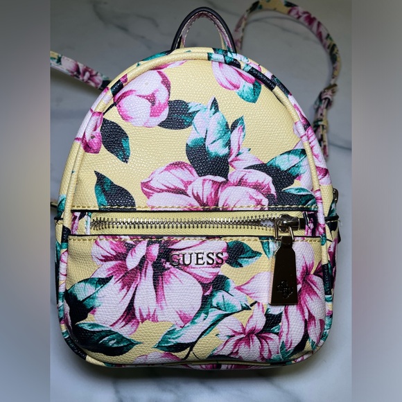 Guess small backpack - Picture 1 of 4